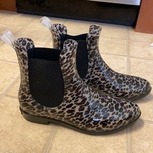 Leopard rain booties